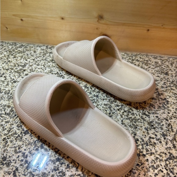 Beige Women Size 9 Slide Sandals - Picture 5 of 8
